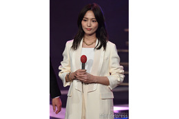 川口春奈、総額80万円超え「FENDI」セットアップで登場【第66回輝く！日本レコード大賞】 画像