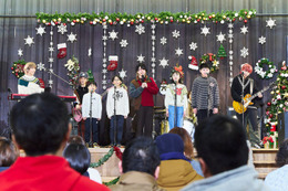 「レコ大」大賞のミセス、子どもたちと「ケセラセラ」熱唱し涙 小学校にサプライズ訪問 画像