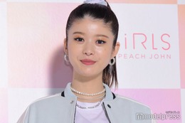 馬場ふみか、美谷間披露 2024年振り返りショットに反響「セクシー」「美しい」 画像