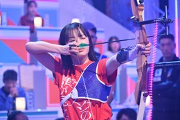 広瀬すず、プレッシャーアーチェリーで最高得点を射抜く バスケチャレンジに続く快挙で「間違いなくMVP」「鳥肌」と話題【大晦日オールスター体育祭】 画像