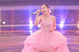 【紅白本番】西野カナ、6年ぶり「紅白」出場は「Best Friend」で幕開け 活動再開後初テレビ歌唱 画像