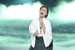 【紅白本番】氷川きよし、リップ＆アイメイク姿で復帰後初紅白歌唱「これまでの感謝とこれからも歌い続けるという決意」 画像