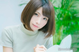 えなこ、美谷間際立つビキニ姿披露 ヘビとのオフショットに「破壊力すごい」「貴重すぎる」と反響 画像