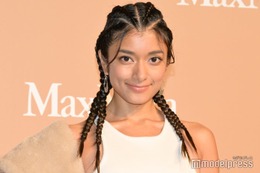 ローラ、餅つき＆書き初めショット公開「素敵なお正月」「綺麗な字」と反響 画像