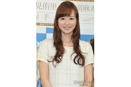 皆藤愛子、ショーパンから大胆美脚スラリ「セクシー」「スタイル抜群」と絶賛の声 画像