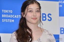 TBS新人アナ、ビール売り子姿で美脚披露「破壊力すごい」「雰囲気違う」と反響