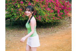 卒業発表の乃木坂46与田祐希、タンクトップ＆ミニスカ姿で笑顔輝く 先行カット解禁【ヨーダ】 画像