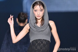 Girls2小川桜花、バラクラバ風ノースリーブニットでほっそり二の腕披露【TGCしずおか2025】 画像