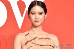 山崎紘菜、印象ガラリの新ヘア披露「思い切ってる」「新鮮」と驚きの声 画像