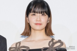 深川麻衣、美デコルテ際立つ衣装で登場「本当に怖い」と伝えた共演者とは【嗤う蟲】 画像