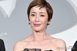 宮沢りえ、スケバン姿の貴重ショットに「かっこよすぎ」「セーラー服似合う」衝撃の声相次ぐ 画像
