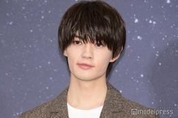 佐野勇斗「おむすび」娘役を溺愛 抱っこオフショットに反響「パパの顔してる」「可愛いが渋滞」 画像