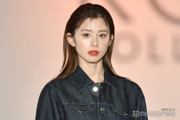 朝比奈彩、スラリ美脚全開の私服ショット公開「完璧スタイル」「かっこよすぎ」 画像
