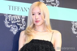 BLACKPINKロゼ、美ウエスト輝くタンクトップ姿「スタイル抜群」「憧れのお姉さん」と反響