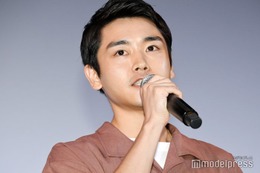 泉澤祐希、娘からのハグ＆頬キスショットに反響「幸せが溢れ出てる」「リンクコーデ素敵」の声 画像