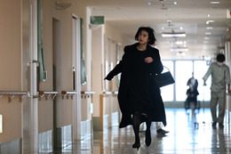 【秘密～THE TOP SECRET～ 第2話】薪、自殺した貝沼の脳を調査 映された恐ろしい秘密とは 画像