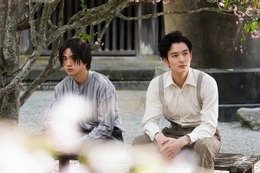 木戸大聖＆岡田将生、危険な色気溢れる新カット解禁 艶やかな男たちを熱演【ゆきてかへらぬ】