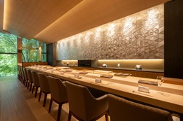 フォーシーズンズホテル京都に世界的名店「鮨 銀座おのでら」誕生 積翠園の眺望×江戸前鮨を堪能 画像