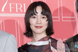 のん、大胆美背中ショット披露「セクシーすぎる」「美しくて直視できない」