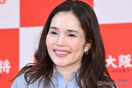 平野ノラ、ニューボーンフォト・親子3世代顔出し…夫との家族写真も公開「理想」「こっちまで幸せになる」の声 画像