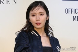 松岡茉優、チュールドレス×スタジャンで美デコルテ輝く【ポロ ラルフ ローレン×MLB ローンチイベント】