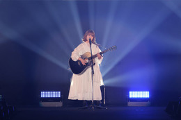 “素顔初公開が話題”『ユイカ』TGC初出演 フレッシュな美声で2曲歌唱「初めて熊本に上陸しました」【TGC熊本2025】 画像