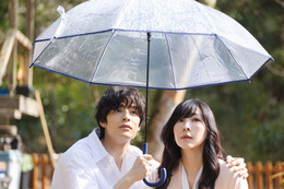 【魔物（마물） 第1話】あやめ（麻生久美子）、魅惑的な男・凍也（塩野瑛久）と出会う 禁断のラブサスペンス開幕 画像
