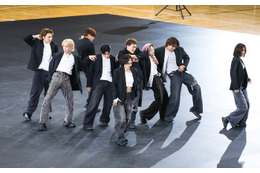 「それスノ」“9人ダンス日本一決定戦”Snow Man岩本照が語るダンスへの熱い思い LDHチームらパフォーマンス写真解禁 画像