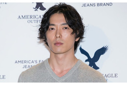 韓国俳優キム・ジェウク、中山美穂さんを日本語で追悼 日韓合作映画での共演カット公開 画像