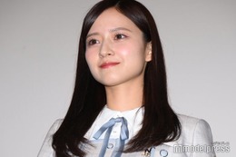 乃木坂46金川紗耶、美背中輝くチューブトップ私服姿公開 「セクシー」「透明感すごい」と反響続々 画像