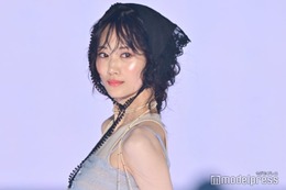 山下美月、シースルーキャミがセクシー ヘッドドレスでキュートに【GirlsAward 2025SS】 画像