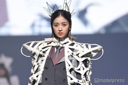 みちょぱ、香川で初開催「TGC」でトップバッター 個性派レザーガウン着こなす【TGC香川2025】
