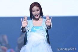 王林、美脚輝くシースルードレス姿 バズーカで観客沸かす【TGC香川2025】 画像