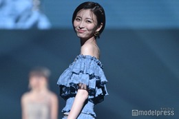 岡崎紗絵、オフショルドレスで美デコルテ際立つ【TGC香川2025】 画像