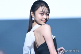 林芽亜里、モノクロドレスで大胆肌見せ【TGC香川2025】