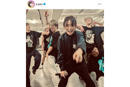浜崎あゆみ、自然体な笑顔あふれるダンサーらとのリハSHOTに「真剣に楽しむ感じが伝わる」「かわいい～」の声
