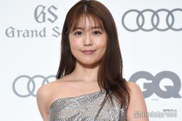 有村架純、ミニ丈から色白美脚スラリ「圧巻スタイル」「腰の位置が高い」と反響