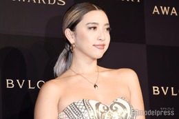 植野有砂、第1子出産発表 子供の写真公開「4282gのビッグベイビー」 画像