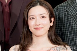 永野芽郁、不倫疑惑報道後初の公の場 共演者との集合ショット公開