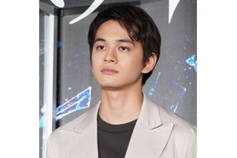 北村匠海、“運命を感じる”親友・伊藤健太郎が撮影したモノクロSHOTに「その顔好きだ」「いい写真すぎる！」