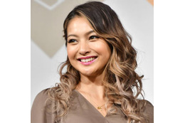 ゆきぽよ「この色大好き」“黒髪モード”に似合うお気に入りリップカラー