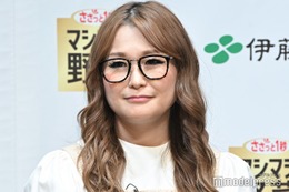 ギャル曽根、1歳娘をベテラン芸人が抱っこ「笑顔優しすぎる」「ほのぼの2ショット」の声 画像