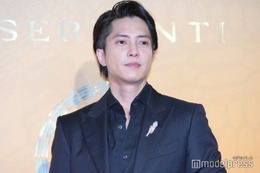 NEWS小山慶一郎、元メンバー山下智久と2ショットでランチ報告「エモすぎ」「2人とも全然変わらない」の声