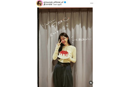 鈴木愛理、ソロデビュー7周年を報告！サプライズ祝福に思わず涙「人生三本指に入るくらいの号泣」