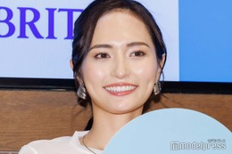 山賀琴子、久々脚出しショット 圧巻スタイルに反響「ドキッとした」「抜群のプロポーション」