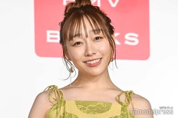 須田亜香里、美ウエスト＆美脚のぞくミニ丈コーデ「引き締まってる」「抜群スタイル」の声