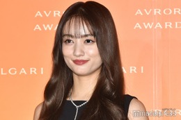 谷まりあ、純白ミニワンピから美脚輝く「スタイル良すぎ」「完璧」と反響