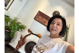 高嶋ちさ子、息子たちとの写真公開「イケメンオーラすごい」「素敵な親子関係」の声 画像