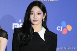 aespaニンニン、美デコルテ全開ドレス姿にファン釘付け「圧巻プロポーション」「上品」
