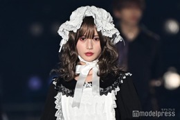 NMB48山本望叶、オフショル私服で美肩チラリ ストレートヘア姿に「可愛すぎる」「大人っぽい」の声